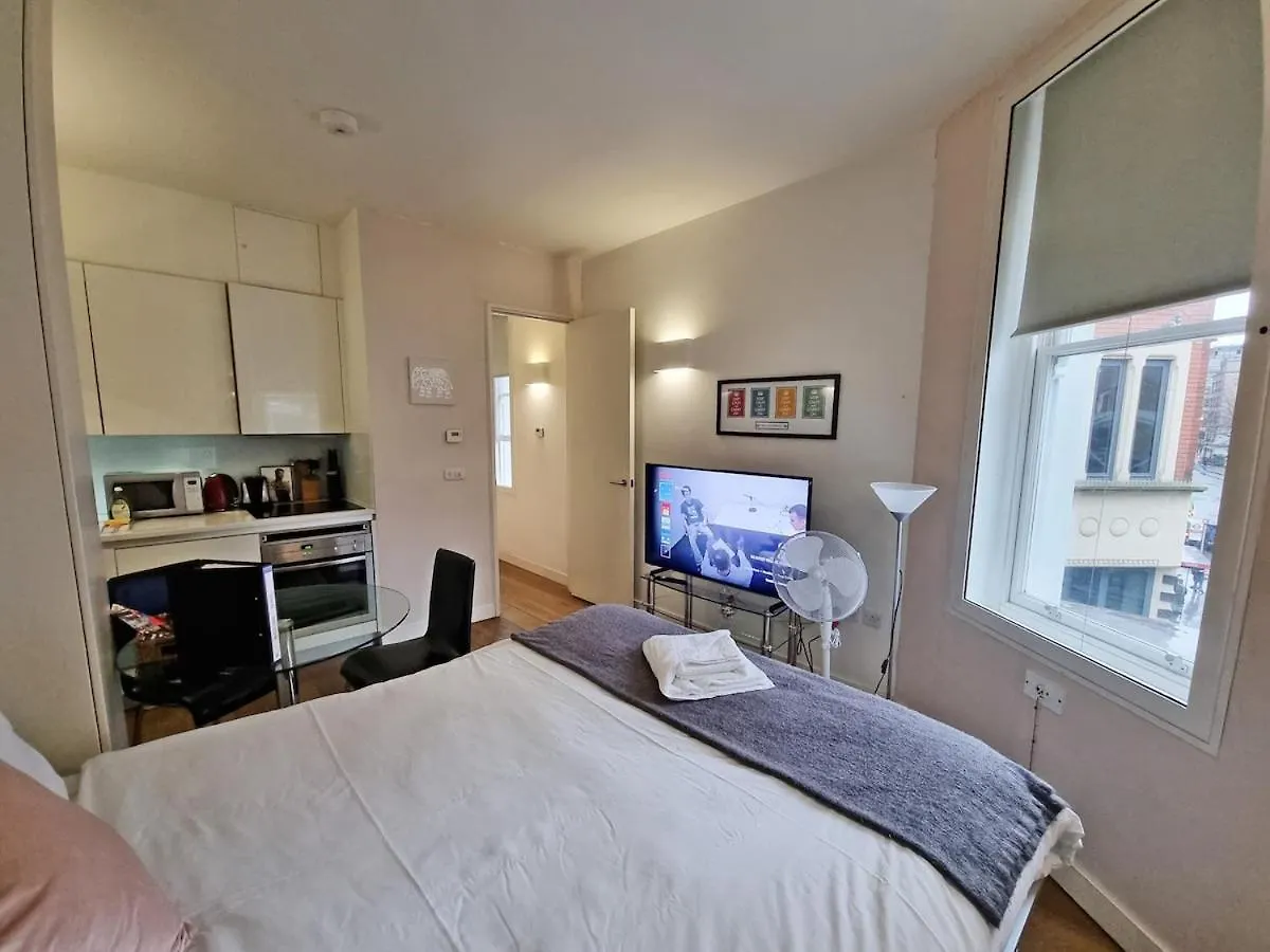 Cosy Studio Right At Liverpool Street Station! London Apartment