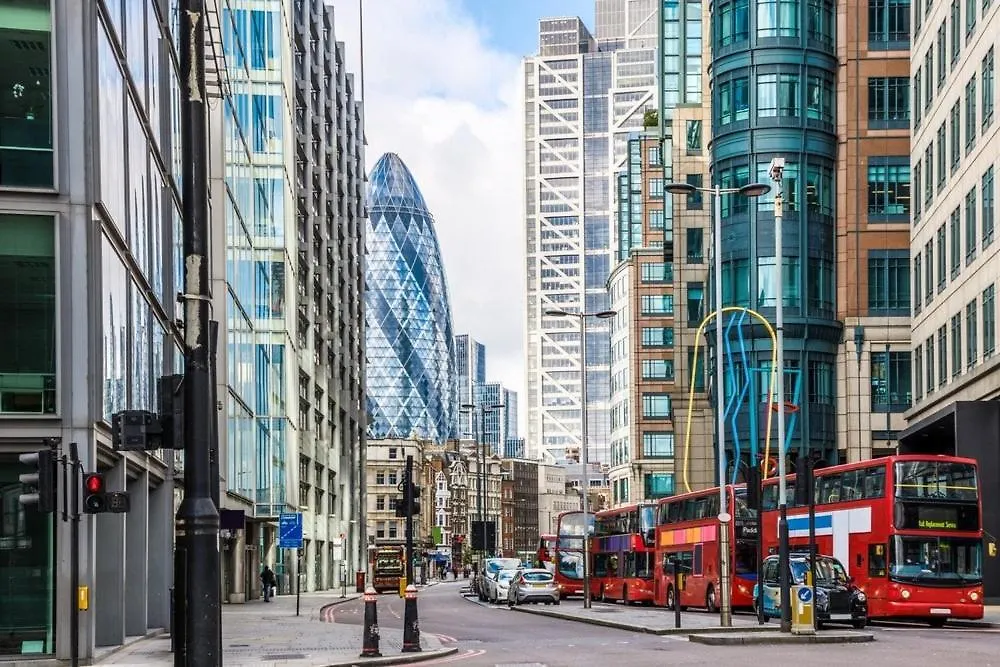 Cosy Studio Right At Liverpool Street Station! London