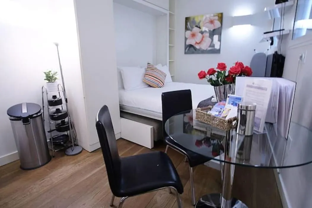Cosy Studio Right At Liverpool Street Station! London Apartment